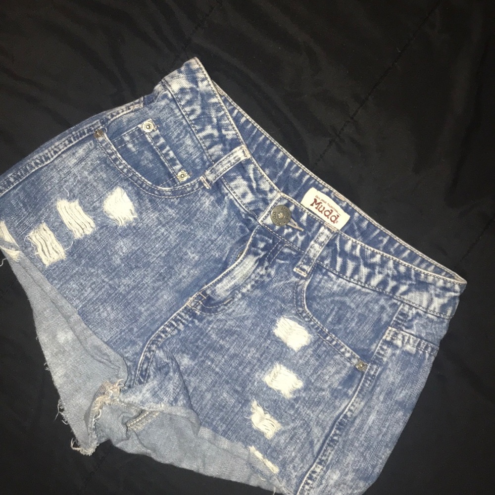 Shorts - Picture 3 of 3